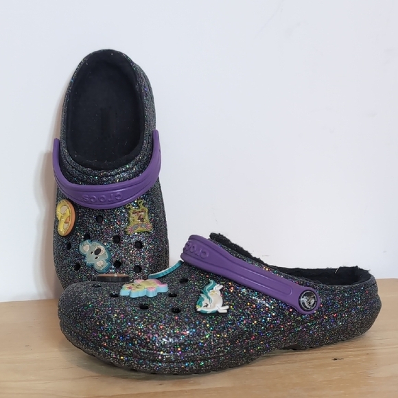 Crocs Kids Girls Dark Glitter Fuzzy Lined Clogs Shoes - Picture 1 of 6
